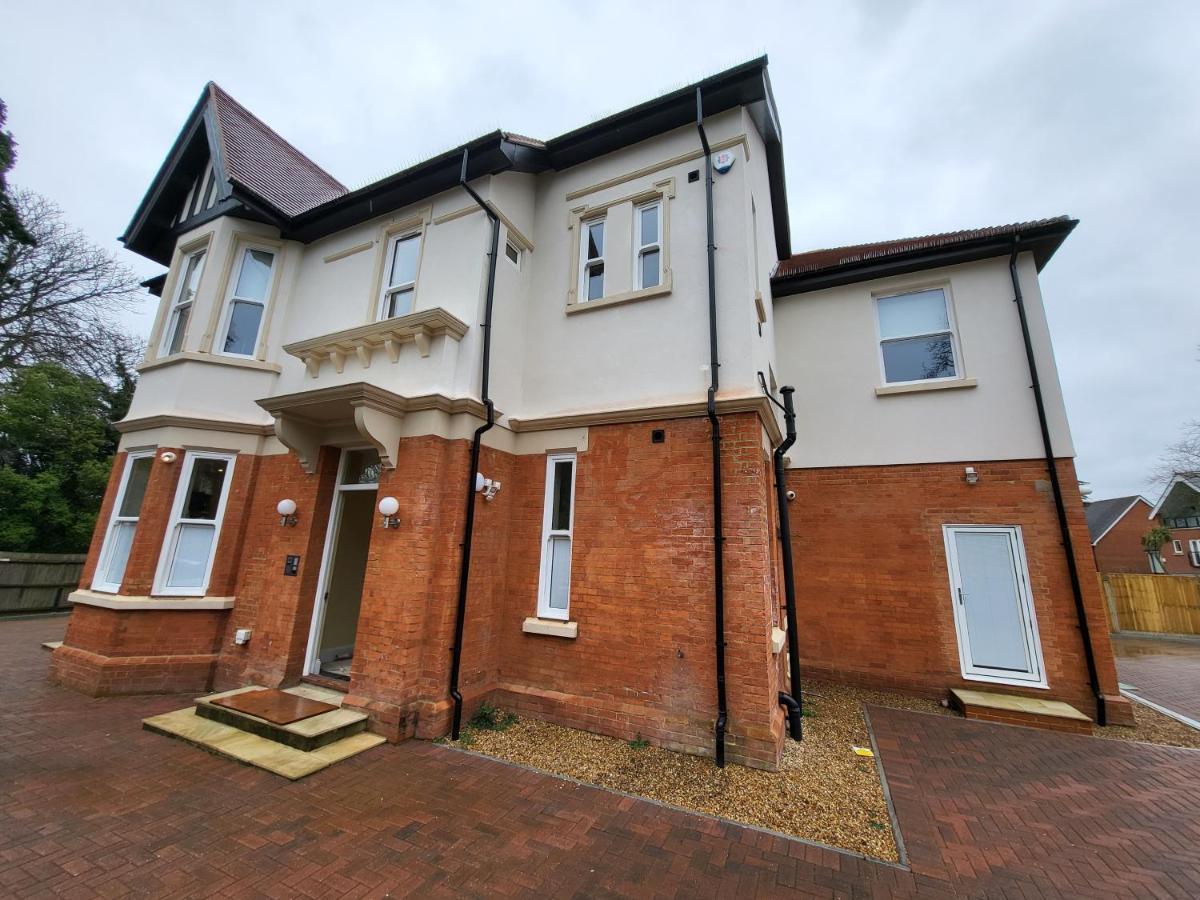 Sands House - Luxury Modern Studios With Secure Parking In Epsom, Surrey Exterior photo