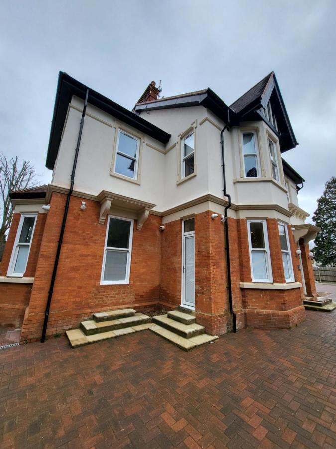 Sands House - Luxury Modern Studios With Secure Parking In Epsom, Surrey Exterior photo