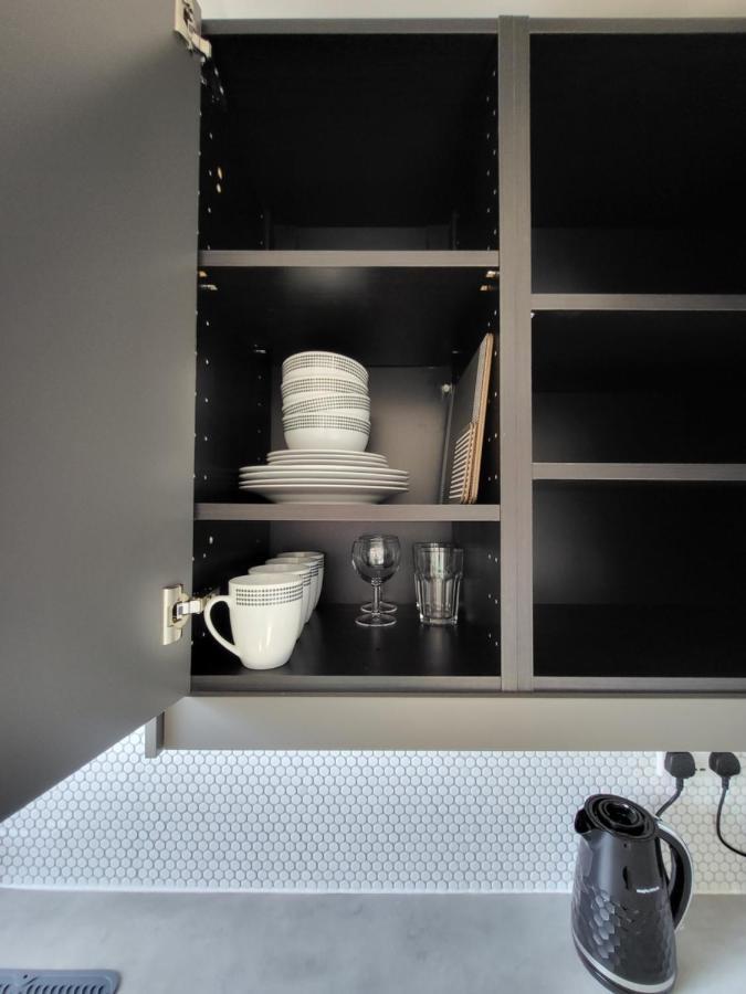 Sands House - Luxury Modern Studios With Secure Parking In Epsom, Surrey Exterior photo